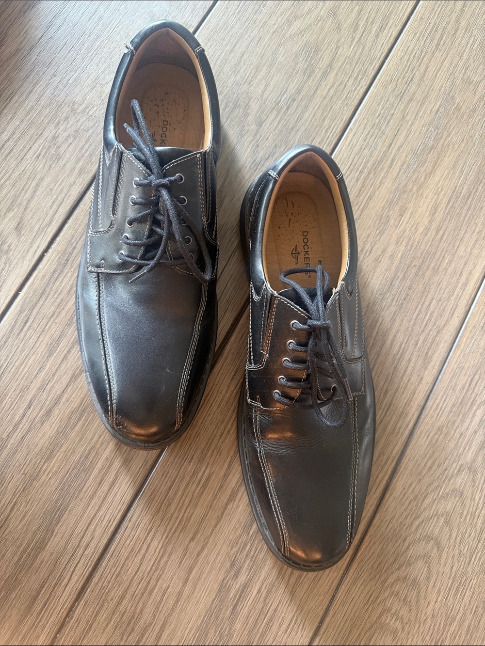 Dockers Men’s Black Leather Lace-Up Oxfords